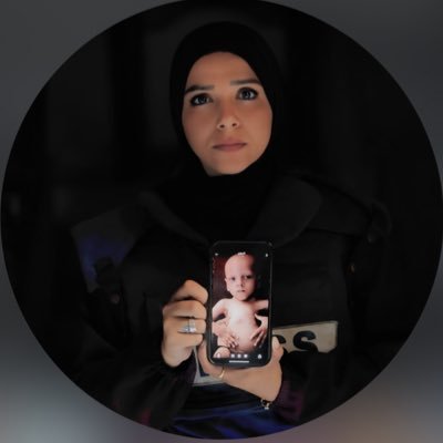 صحفي فلسطيني من قطاع غزة أعمل كصحفي مستقل لدى عدة وكالات أنباء