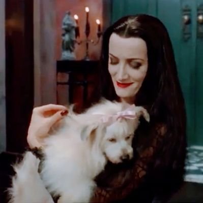 siguorneyweaver's profile picture. that's not a therapist, that's q!