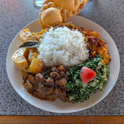 srilankatarou's profile picture. スリランカ🇱🇰のカレー🍛好きが高じて、スリランカの色々な物を好きになった男です。カレープレート、ランプライス、コットゥ、ビリヤニ…最近は紅茶やスリランカのスイーツにも興味を持っています。美味しいお店は随時探していて、教えていただけたら嬉しいです☺️シンハラ語勉強中📚️
