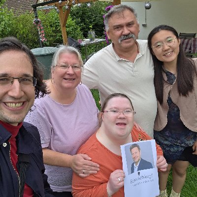 Robert , warum hast du uns verlassen ? Aber du bist ja nicht weg, du bist nur nicht mehr da !