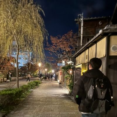 Aspiring Author + Worldbuilder | Blogs & Essays on what should probably stay shower thoughts.