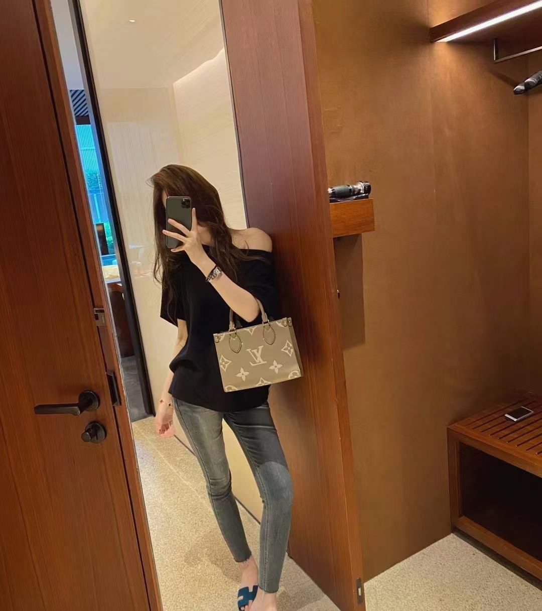 29y / 163 / 49 🩷 Likes to meet people and chat in the comment section, please be polite♡