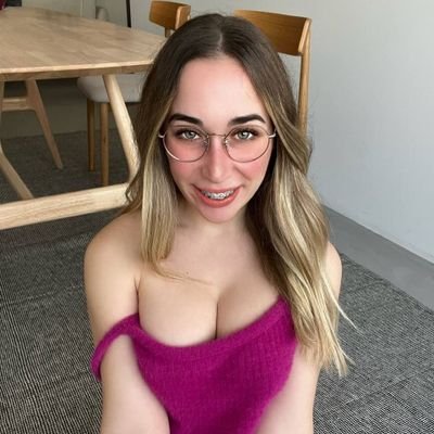 Thana_Thos1's profile picture. La Fleur a pour seul vêtement sa beauté🌸 
Telegram : @Thanaofficiel