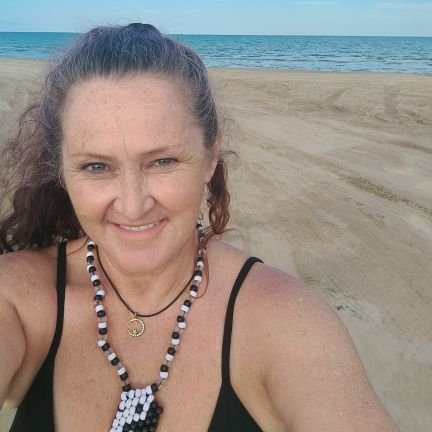 I'm a creator & healer, I embody the essence of Love. Love guilds my life. My  path is to be the change I want to see. I begin by looking within.