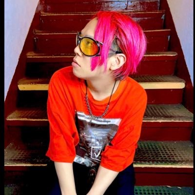 □ベースとギターをしているのです。 yosuga のベース と #すもさい (@ssokymjpn)のベース。最近友達とラジオ始めました。(@ABbackyard) こっちは個人のラジオhttps://t.co/cKMk5cQI8u
