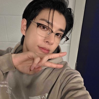 - 03/12/23 ā” 03/1/25 šāenha and skz || multiš random twts -