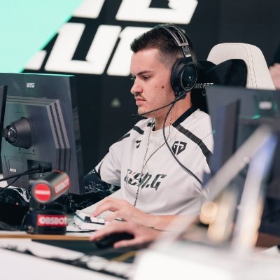 • Professionnel Player @Rainbow6game for @GenG @GenG_gold
• The best clown 🤡
#GENG #TIGERNATION 🦁💛