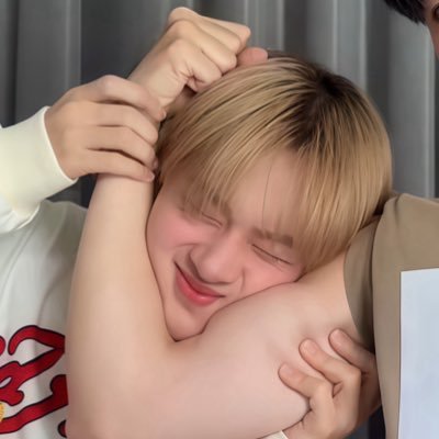 World’s Y @CwrNew @zee_pruk #ZeeNunew 💙🧡(หม่ามี๊นุนิวแฟนพี่ซี อุนยายน้ำปิงของพิเก่ง)🐱🐶🐰🦆#ข้ามฟ้าเคียงเธอ2024 #เขมจิราต้องรอด #ZeeNuNewCrazyInLoveConcert🔥