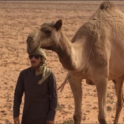 على الثرى وعيُوننا فالثريّا ،،، مانعشق الهيّن ولا ننتمي له.