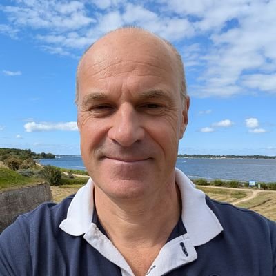 Historien PhD. Spécialiste principal, Politiques publiques et recherche @uottawa. Chargé de cours @UQO. Scandinaviste. Mes opinions.