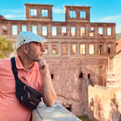 vartovan6565's profile picture. YAŞAMAK DİRENMEKTİR.