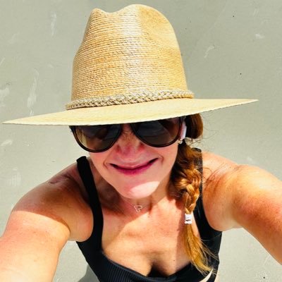 Mama🤍Public Educator🍎CEO of silver linings|reader|thought leader|runner|OTF|redhead| hope dealer|heart finder|beach lover|•if the shoe fits•👠