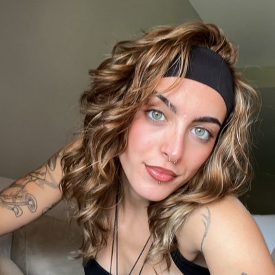 duhitspau's profile picture. moon child