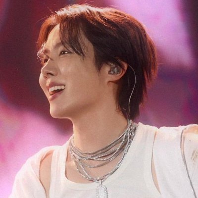 Since 2021 Fan account for @BTS_twt
슬프지 않고 아프지 않고
평화롭고 고요하기를 세상 그 누구에게도