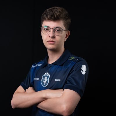 Victor Pedron, 21 anos, SP, R6 Professional Player at @TeamLiquidBR
