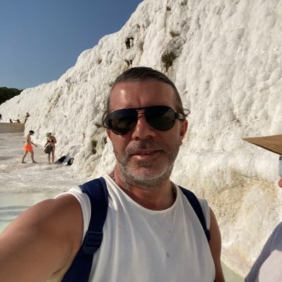 prof545454's profile picture. Bu hayatta iki şeye inanırım biri aynaya baktığımda gördüğüme diğeri yukarı baktığımda görmediğime