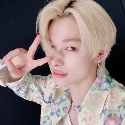 flwersnikii's profile picture. 