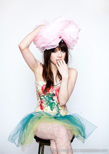 This account is a fanbase of Carly Rae Jepsen♥ (1st in indonesia)