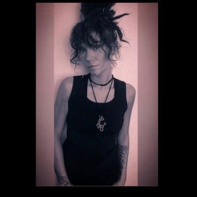 SINGER-SONGWRITER-MUSICIAN ✍ 🎤
🎹 🎸 Actress 🎬
🗣Vocal Coach: @heatherfcairns
Artisan Metal Jewellery Maker ✨️
NEW ACCOUNT!!!
ALSO ON FB/IG 🎵🌟🎵
