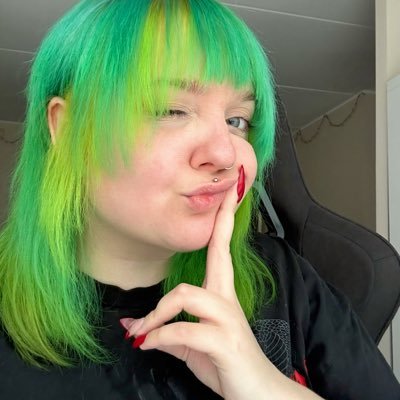 🇪🇪 EST | Community Manager @VerdantEC 🌱 | Graphic Design | Marketing | Digital art | DM for inquiries 📩 #ThriveByNature 🌿