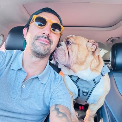 santosbeatles's profile picture. 🎶😎. Para cada instante de la vida hay una canción. ☕️🚀🖊🍺 🥁🎧🎼🎮 👇🏽