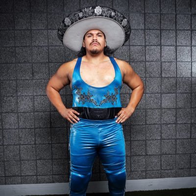 1/2 of Mariachi Montaña - 🤼 - https://t.co/C1ifvxrusT