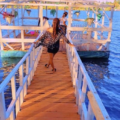 cheisly_a's profile picture. 💫 I was born cool global warming made me hot 🥵🔥