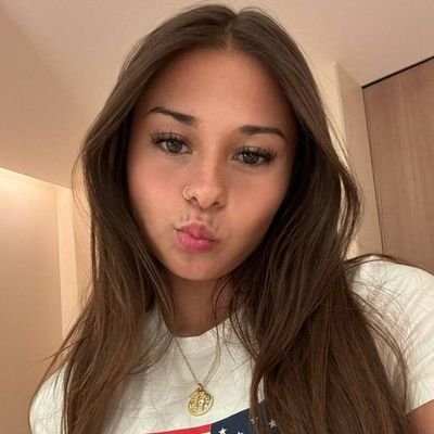 ANicole21077's profile picture. 