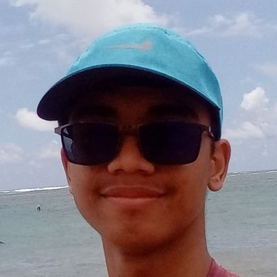 eu tenho 18 anos , sou um jovem (evanglico/cristão ) e amo o senhor Jesus