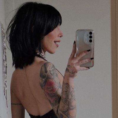 ༺♥︎༻
28y | prod. cultural | tattoos, music, anime, séries etc | she/her