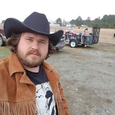 trucker, biker, father and revolutionary Anti-imperialist. #redneckleft