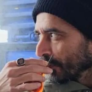 TEK VE GERCEK TEK SOSYAL MEDIA HESABIM BURASIDIR.
SAHSIMIN RESMINI ISMINI PAYLASIMLARINI KULLANAN HER ALAN TAKLİTTIR.