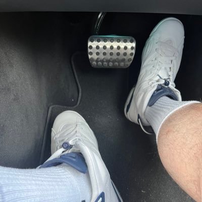 DcsSneakers's profile picture. 香港🇭🇰 本人係鞋襪腳奴 37/175/60/0，唔靚仔同埋唔係有肌肉嗰啲。尋找鞋襪腳主