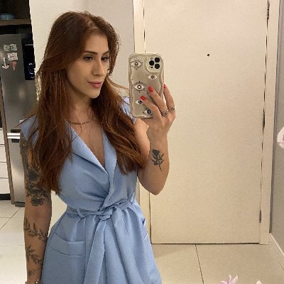 Half my day’s at the gym, the other half I’m lost in a book 📚 If you can keep up with both sides, DM me❤️