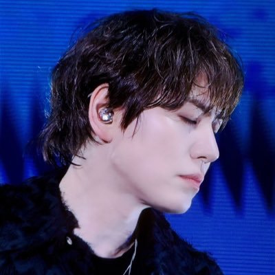 he/him lesbian femmeboy. 62 years old kyuhyun fan. sexy free and single. never forget 9\11