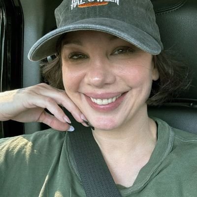EstherShar19275's profile picture. 