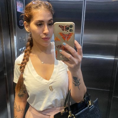 Gym rat with a soft spot for quiet reading days.
Active life, strong mind, stronger legs.
DM me, I don’t bite