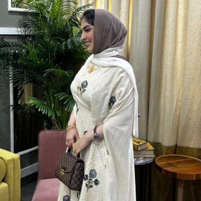 I've got one dimple on the right so yes we exist | سَر كَردَم | Set sail for new horizons ✈️🎮🎱♟️🙆🏻♀️