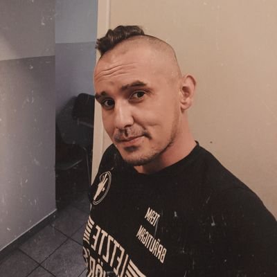 LucyferHans's profile picture. „Dawid Franz — autor, raper i twórca Kiełków Miłości. Prawdziwe historie, brutalna szczerość i muzyka pisana z blizn. Tworzę, bo przeżyłem.”