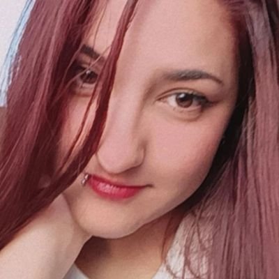 𝓢𝓸𝓶𝓮 𝓹𝓮𝓽𝓪𝓵𝓼 𝓹𝓸𝓲𝓼𝓸𝓷 🥀 𝓢𝓱𝓮'𝓼 𝓪𝓵𝓵 𝓪𝓫𝓸𝓾𝓽 𝓐𝓻𝓽𝓼, 𝓟𝓸𝓮𝓽𝓻𝔂 𝓪𝓷𝓭 𝓜𝓾𝓼𝓲𝓬.
