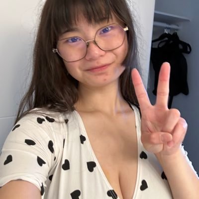 Your nerdy girl next door 🤓 Check out my links below :3