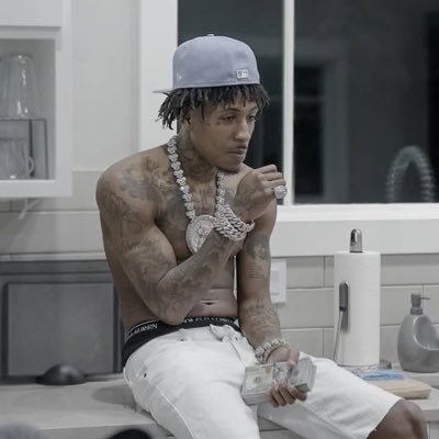 hidinpain's profile picture. open wounds.