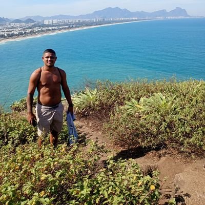 Meu filho vai seguir meus passos fazendo o que eu faço e meu neto vai ser milionário... 🎶🙌🏾💸