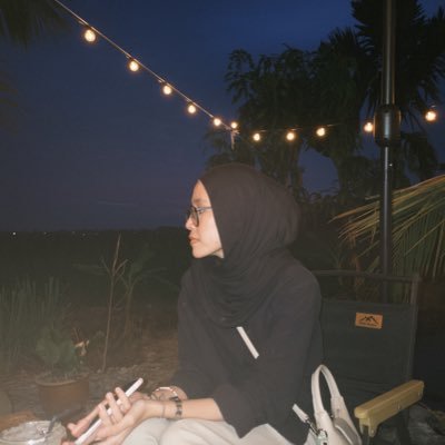 nsbghlk's profile picture. 🏳️