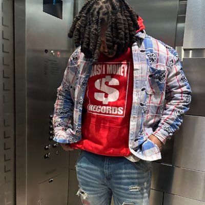 My gf kan fight, so if you don’t respond to my DM it’s bc you scared of her 💯 #OuttaTown #BashMoney 🅱️🩸👌🏾🐓