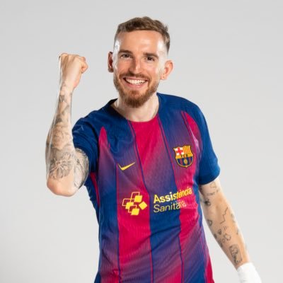 Natural de Montcada i Reixac. Jugador de fútbol sala en FC Barcelona e internacional con la Selección Española. Estudiante de ADE+Derecho (UOC)