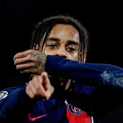 Quand j’étais petit j’savais pas quoi faire de ma vie j’voulais juste avoir la malette