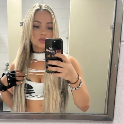 ⠀ ⠀ ⠀⠀⠀⠀ 𝑾𝑨𝑻𝑪𝑯 𝑴𝑬 .ᐟ🖤 @punkafterdark‘s brat ♡.