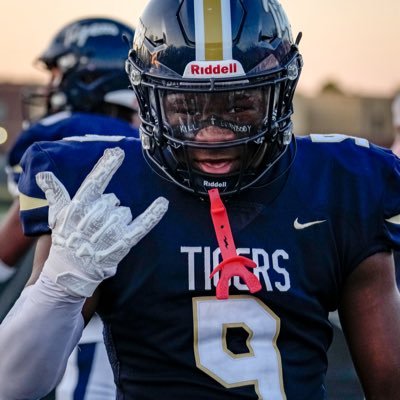 5'10 190lbs | Class of 2027 ATH |contact: taylorkei07@gmail.com | 3.8 GPA | @tigersarlington