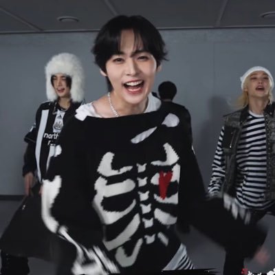 foxinylinos's profile picture. skz ults | casual multi | yearning for ginger yeni | 🏳️‍⚧️